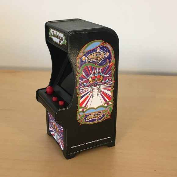 Galaga Tiny Arcade Cabinet Keychain w/Lightup Marquee Bandai 2018 Super Impulse - Picture 3 of 6